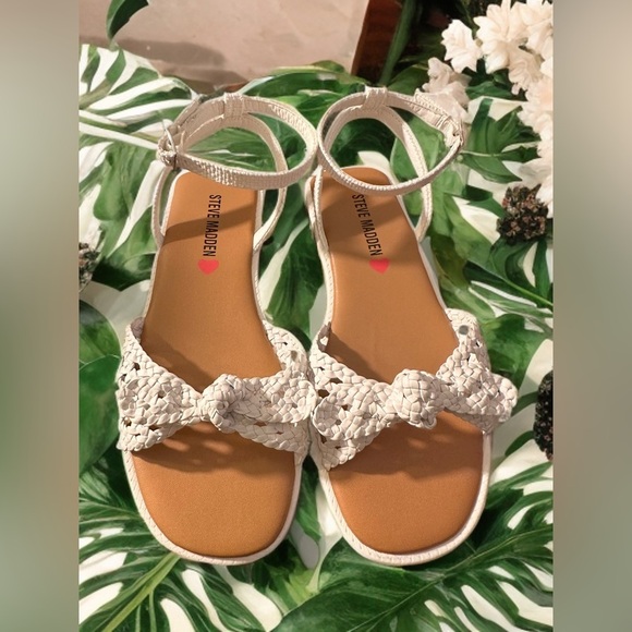 NEW Steve Madden Girl’s Open Toe/Back Raffia Sandals White Size 1 - Picture 2 of 14